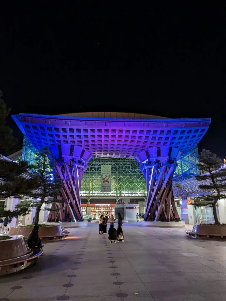 Tsuzumimon gate, Kanazawa station