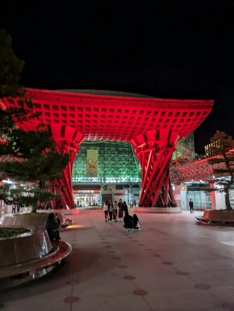 Tsuzumimon gate, Kanazawa station
