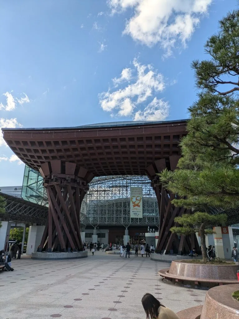 Tsuzumimon gate, Kanazawa station